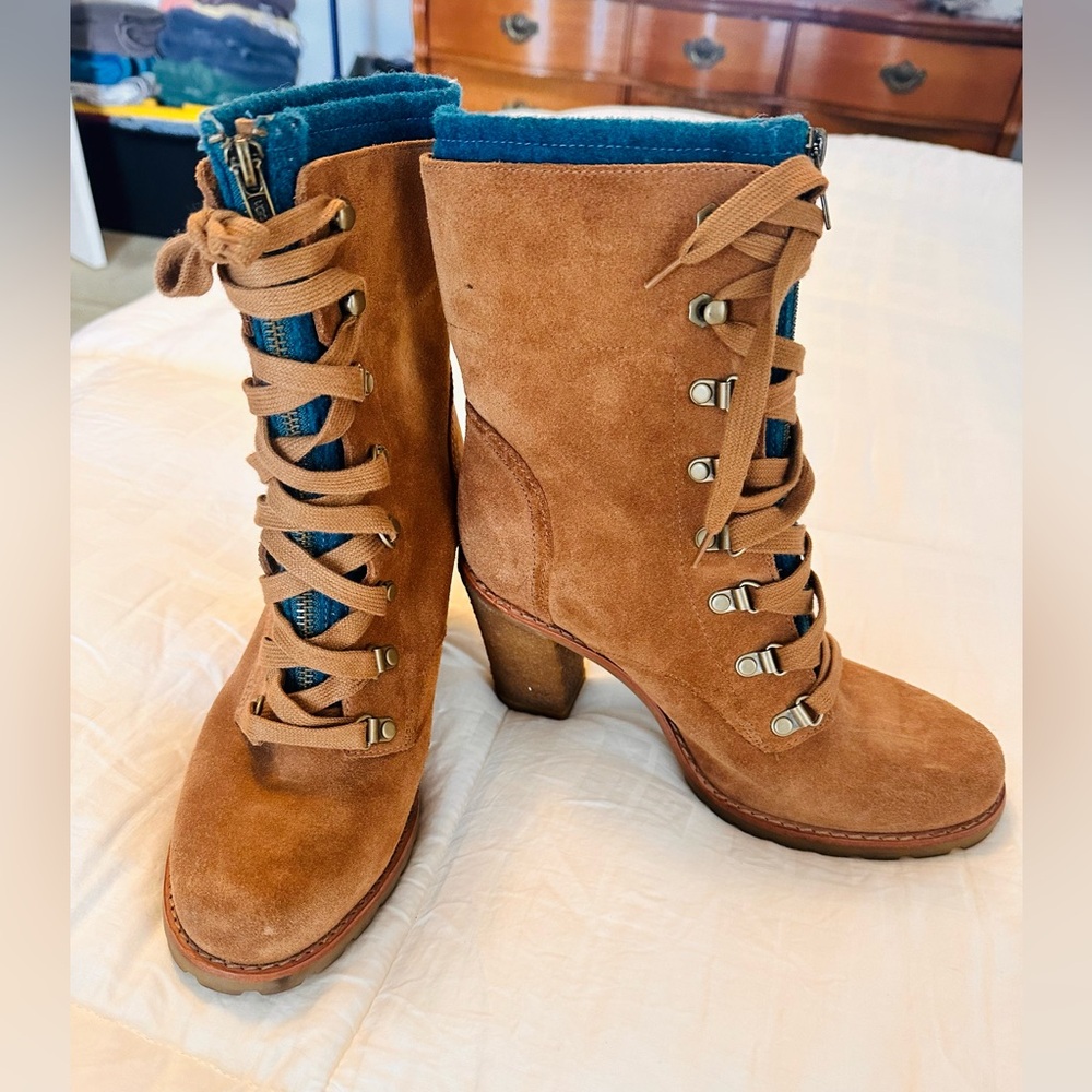 GUC UGG Leather Tan Boots size 8
